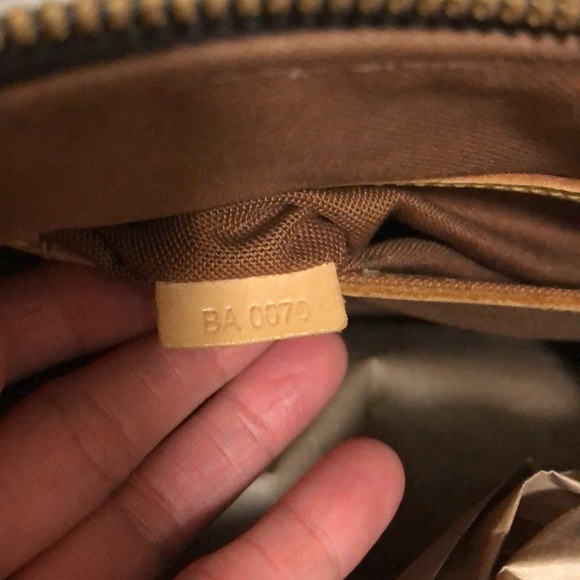 Louis Vuitton Alma - Picture 11 of 11